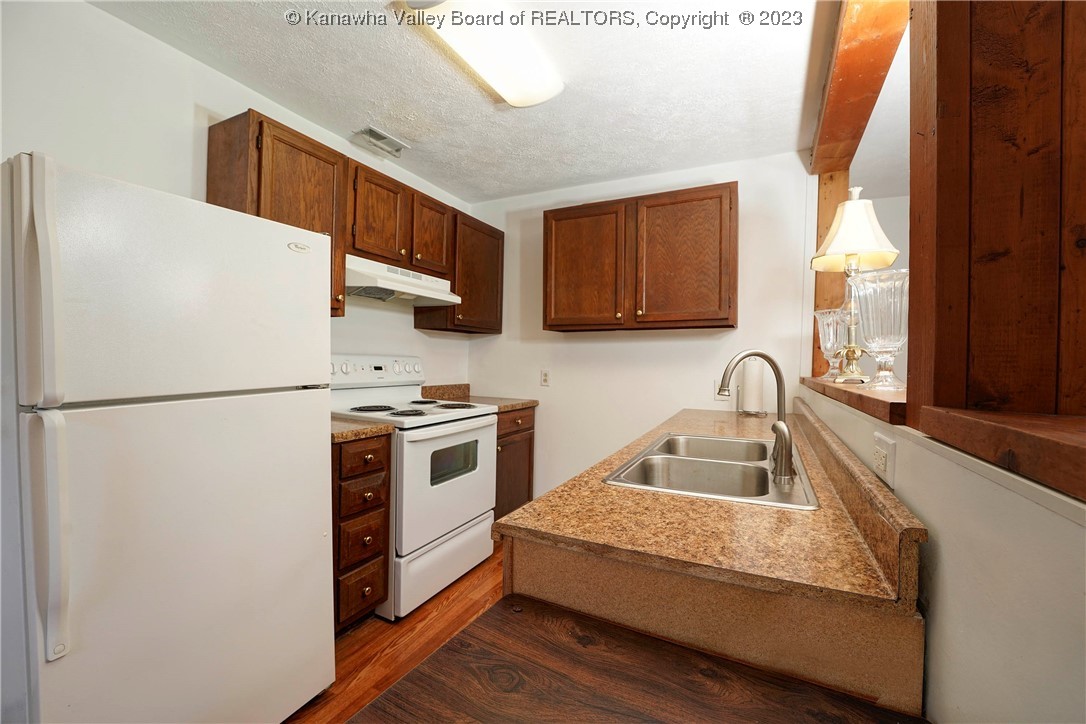2005 B Roxalana Road