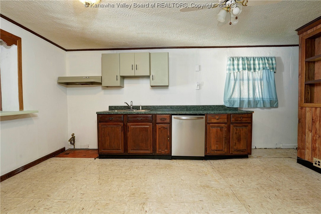 523 Campbells Creek