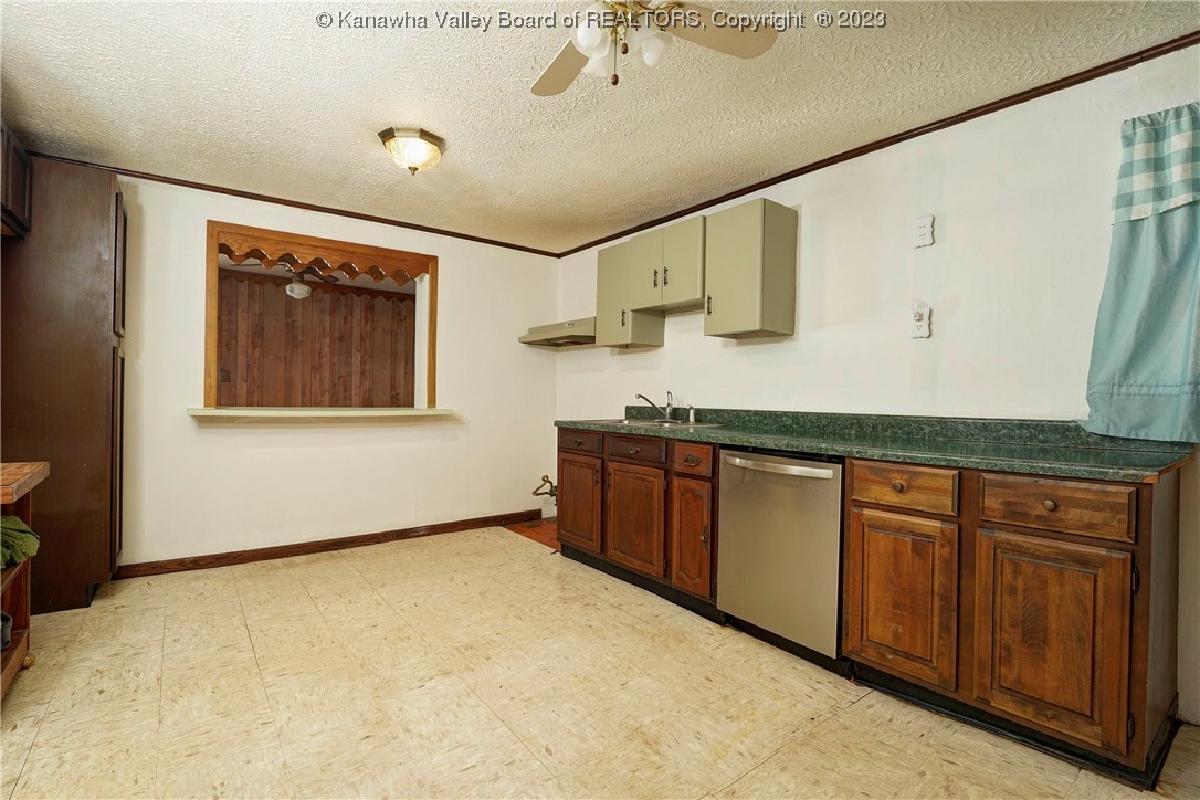 523 Campbells Creek