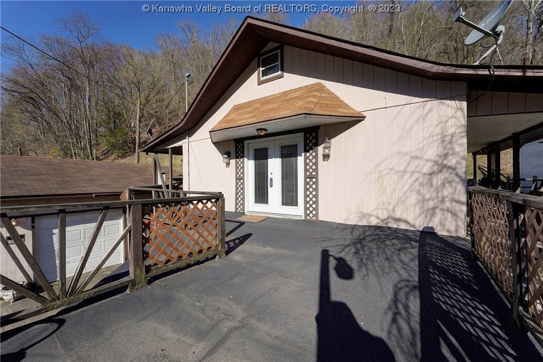 523 Campbells Creek