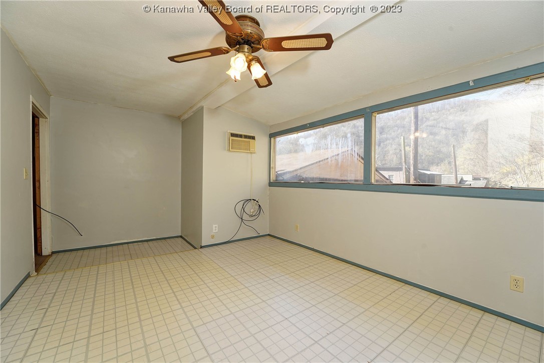 523 Campbells Creek