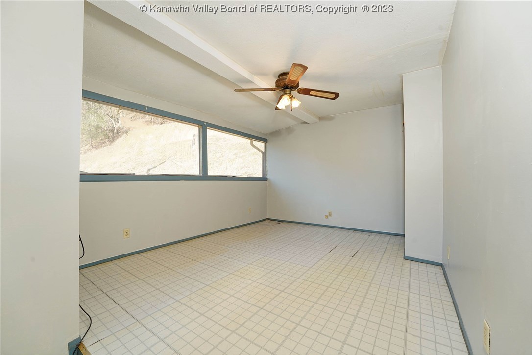 523 Campbells Creek
