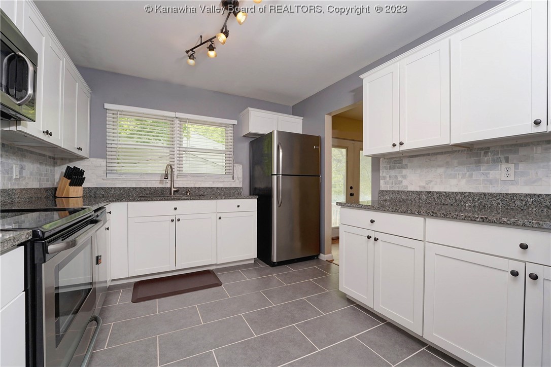 1218 Thomas Road