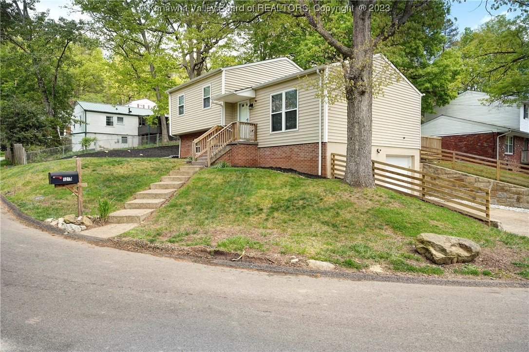 1218 Thomas Road