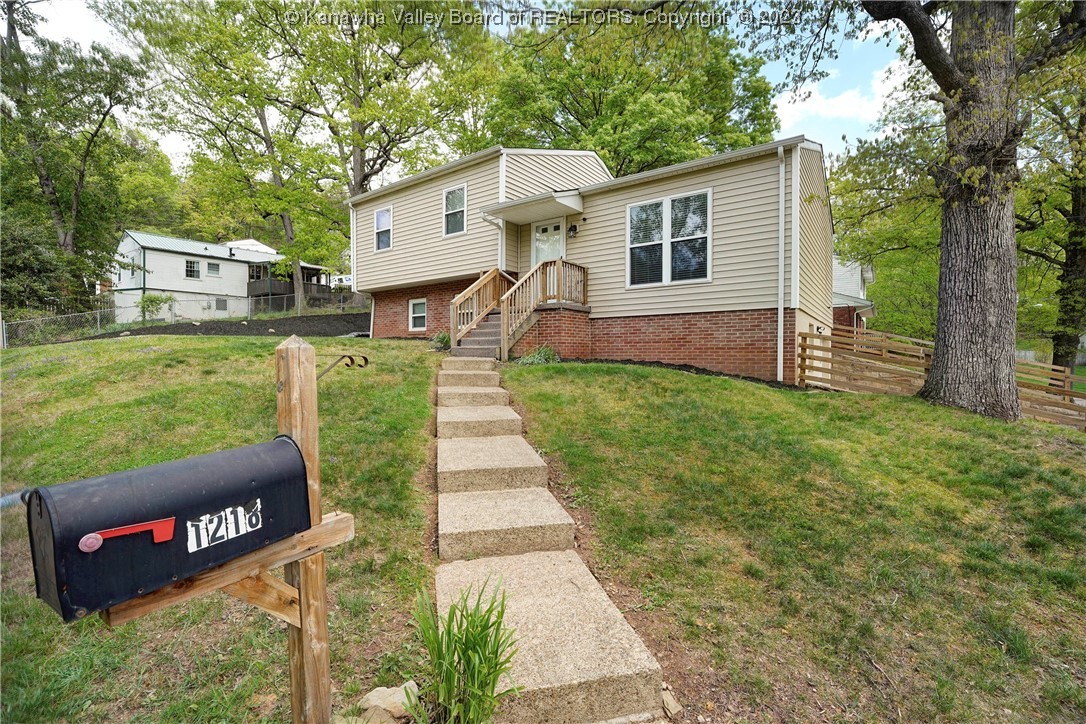 1218 Thomas Road