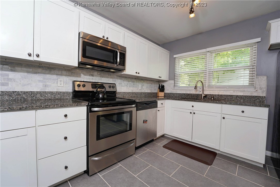 1218 Thomas Road
