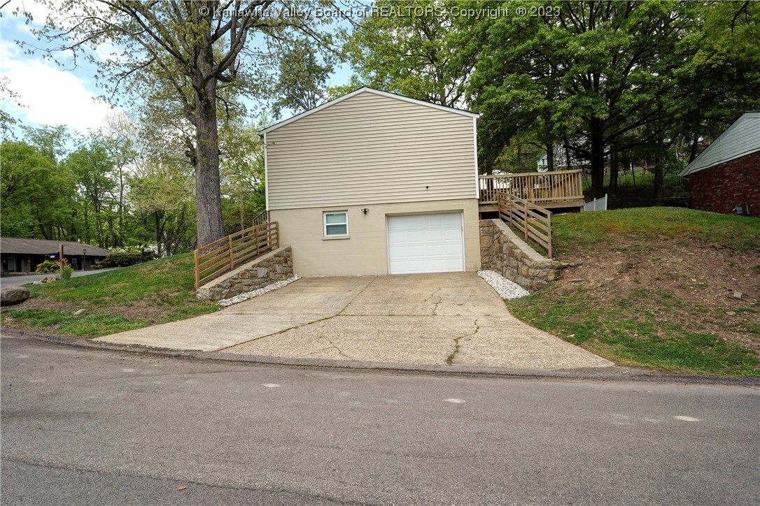 1218 Thomas Road