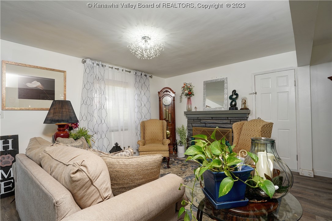 916 Amherst Drive
