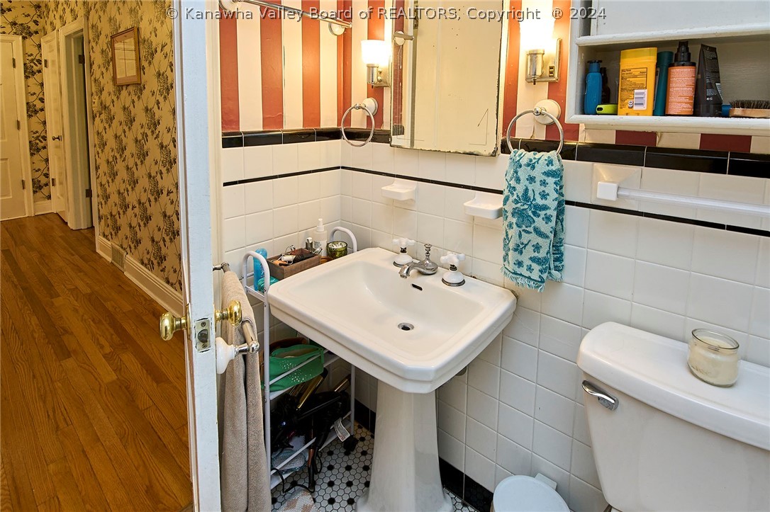 86 Abney Circle N