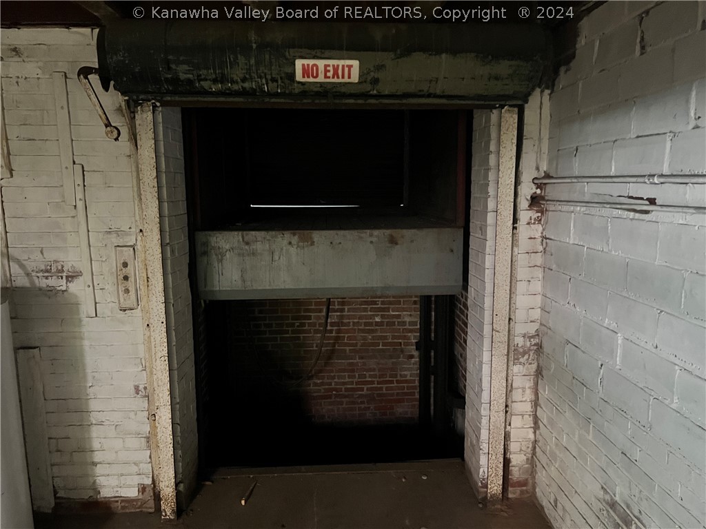 416-418 Washington Street W