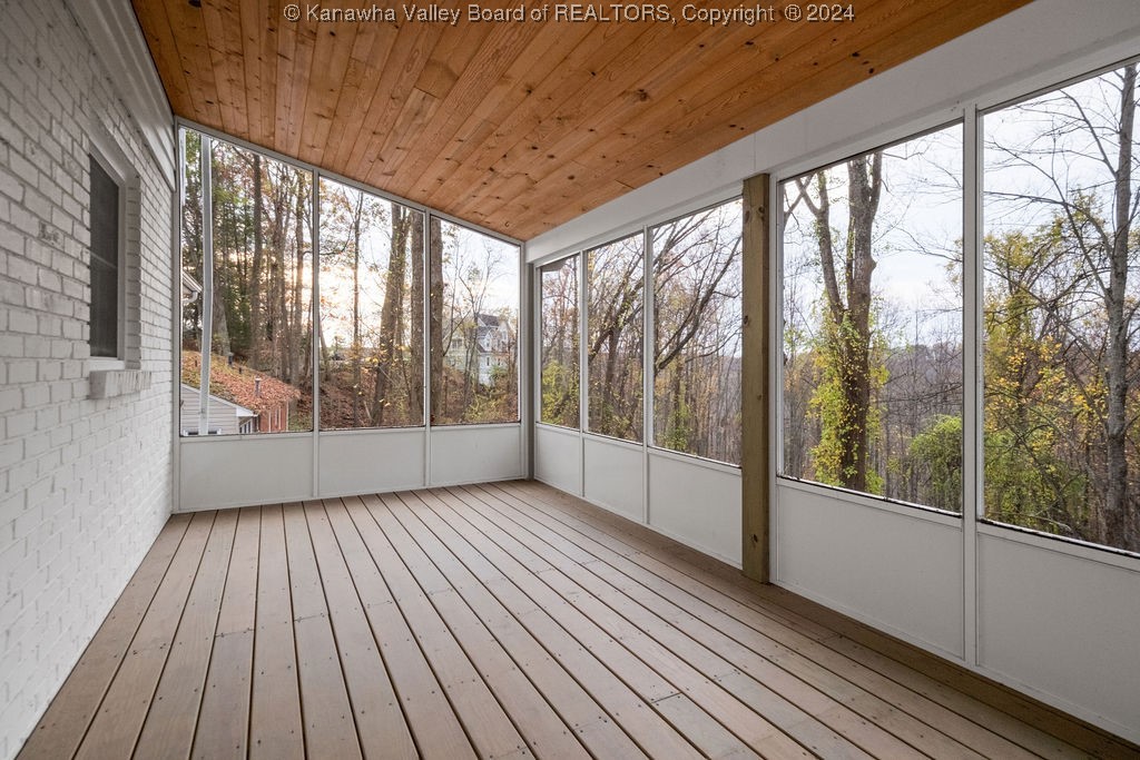 1673 Woodvale Drive
