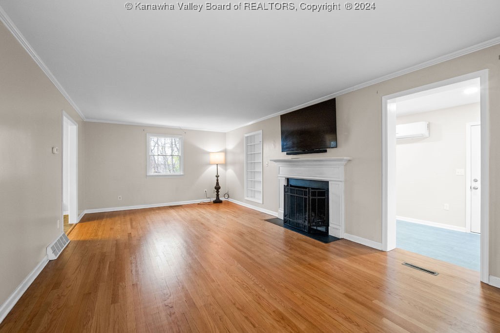 1673 Woodvale Drive