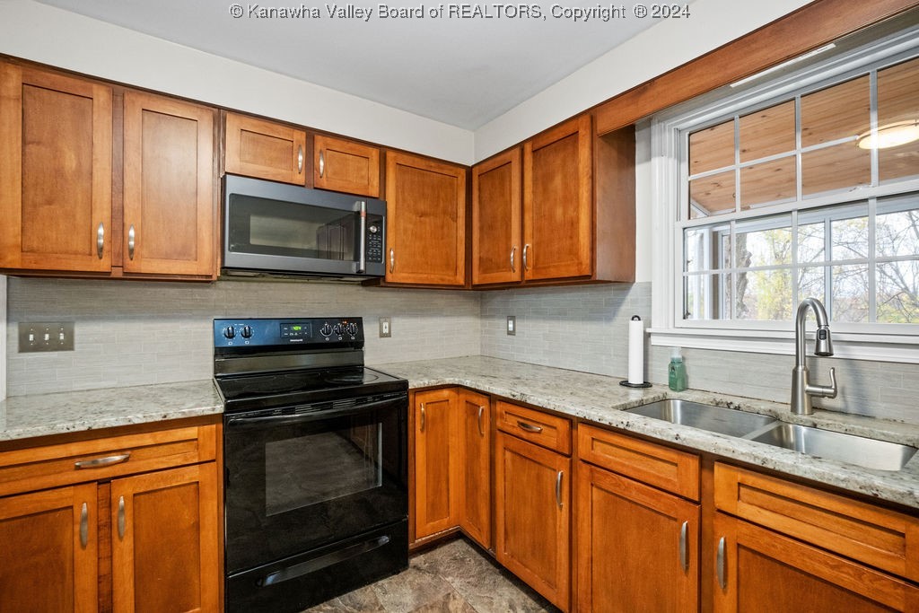 1673 Woodvale Drive