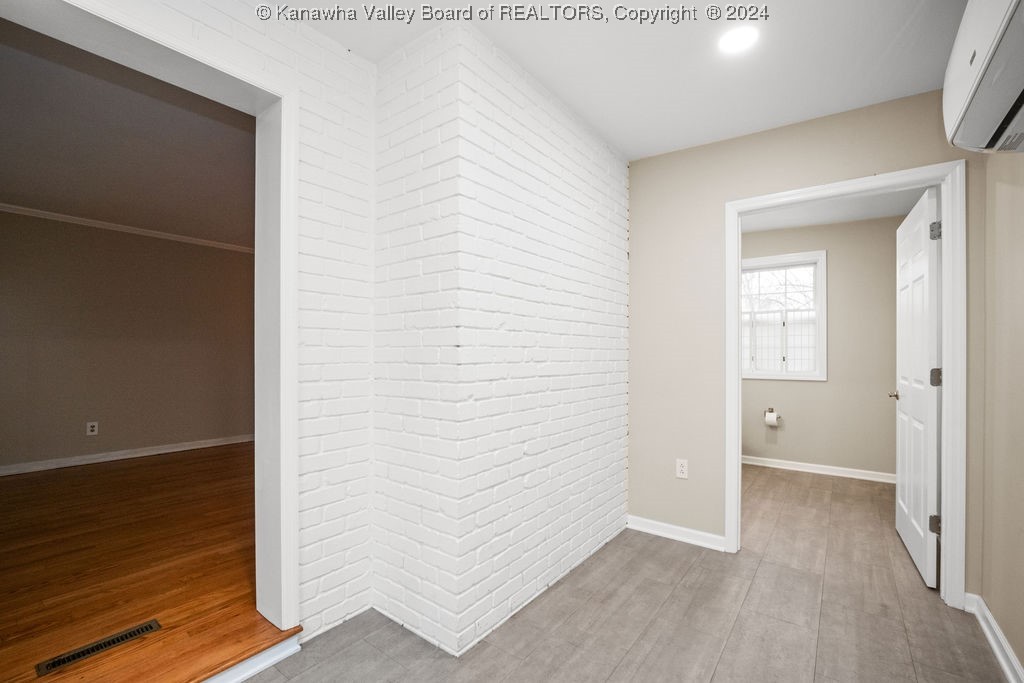 1673 Woodvale Drive