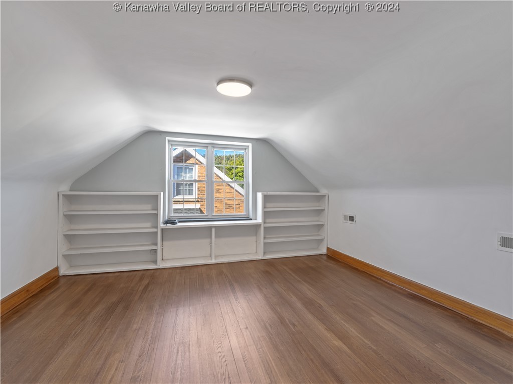 307 W 33rd