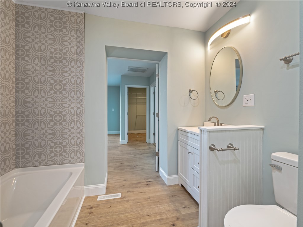 307 W 33rd