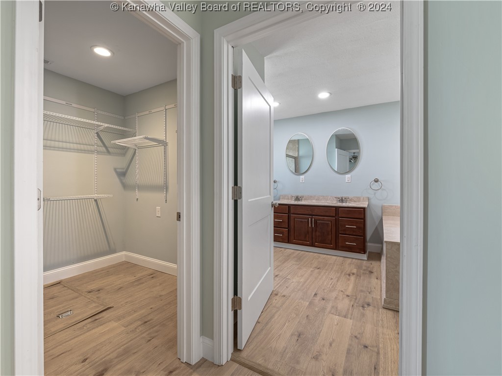 307 W 33rd