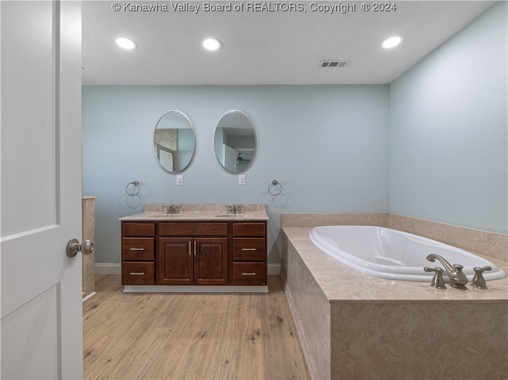 307 W 33rd
