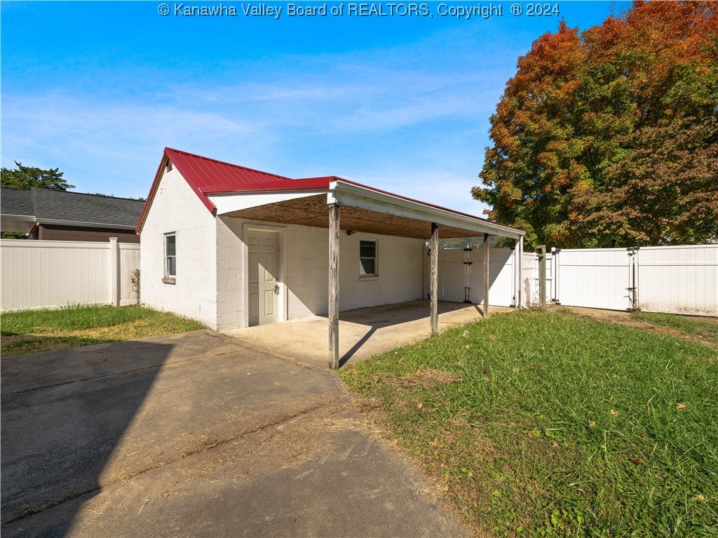 307 W 33rd
