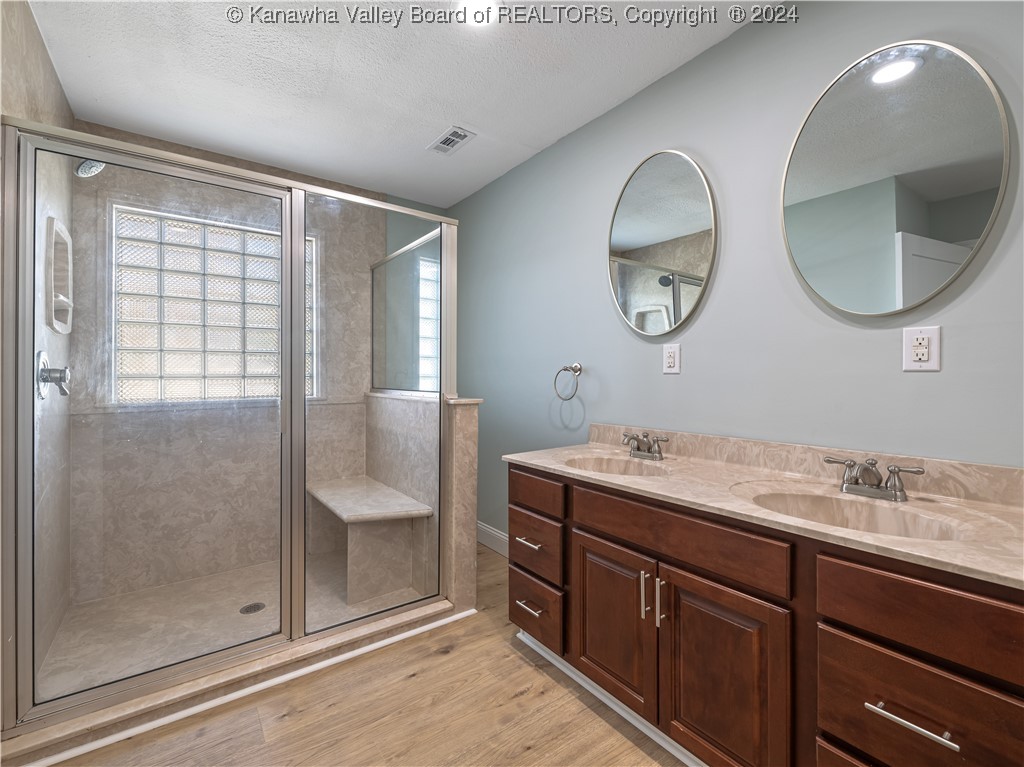 307 W 33rd