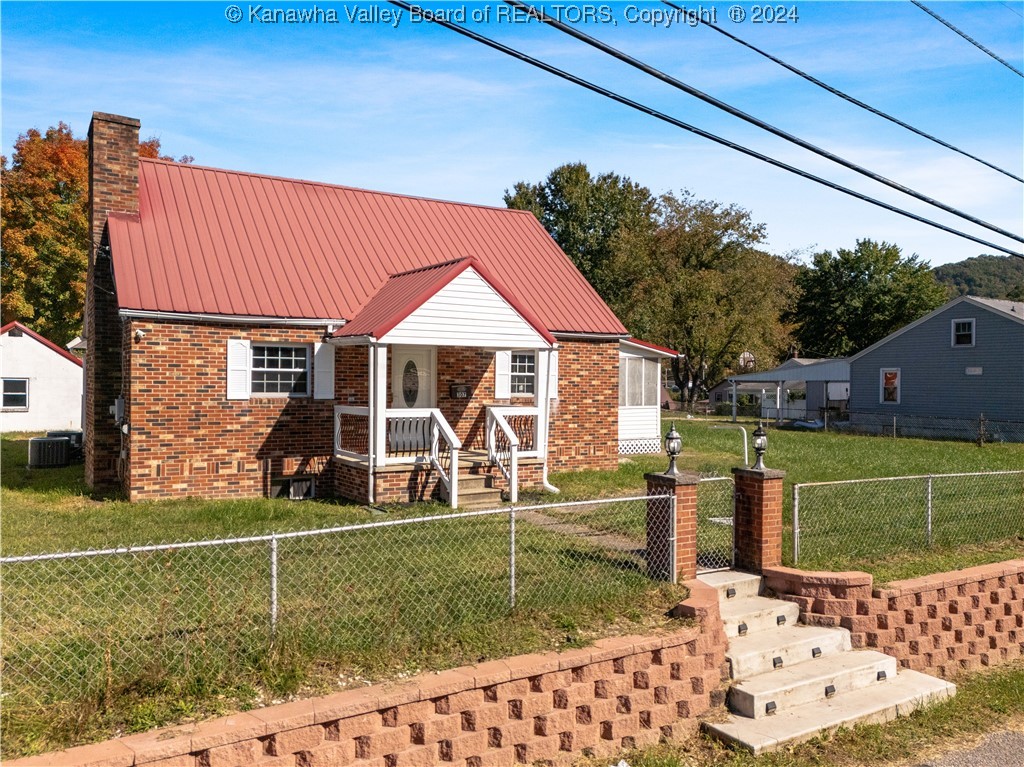 307 W 33rd