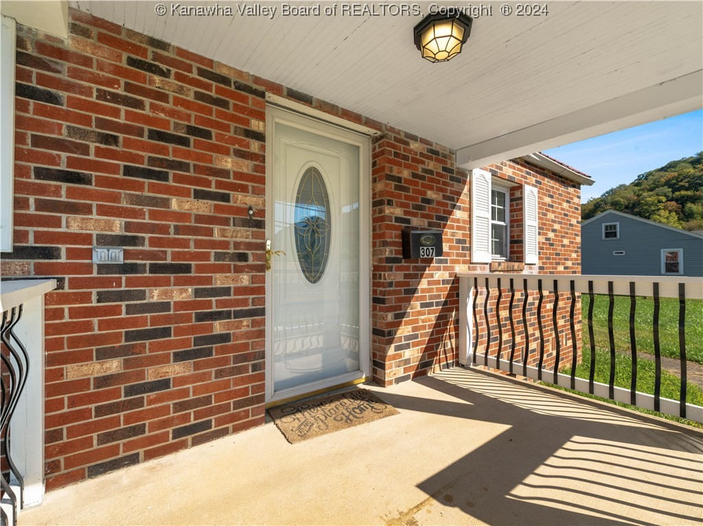 307 W 33rd