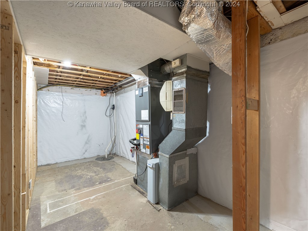 307 W 33rd