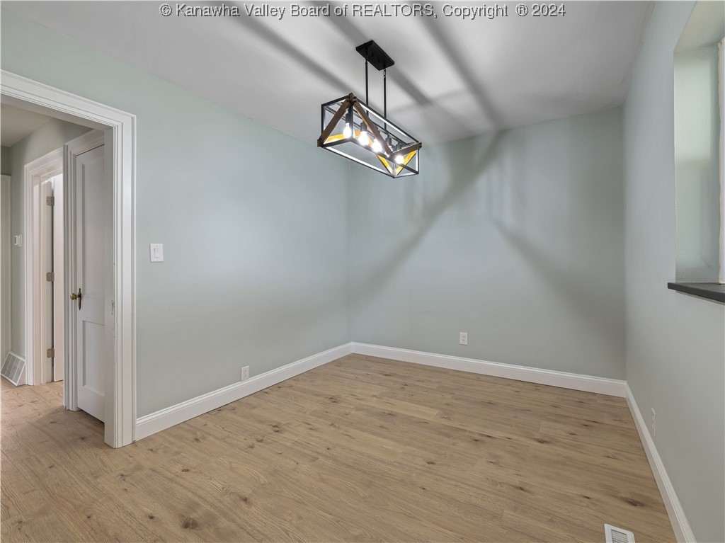 307 W 33rd