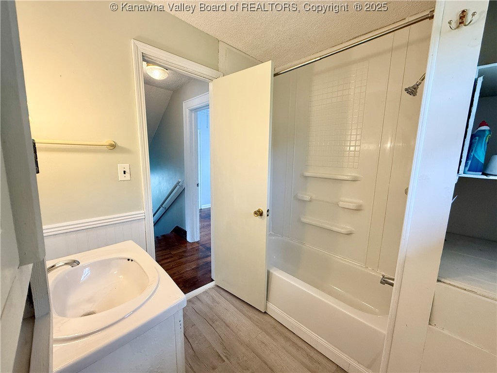 407 Rosemont Avenue