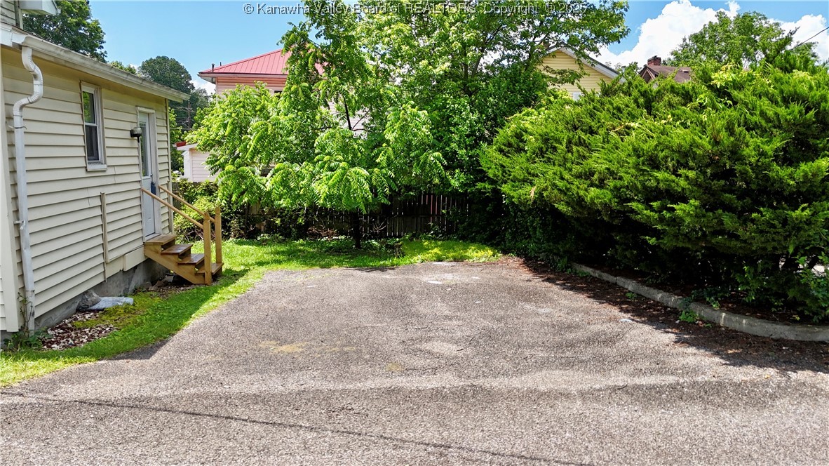 407 Rosemont Avenue