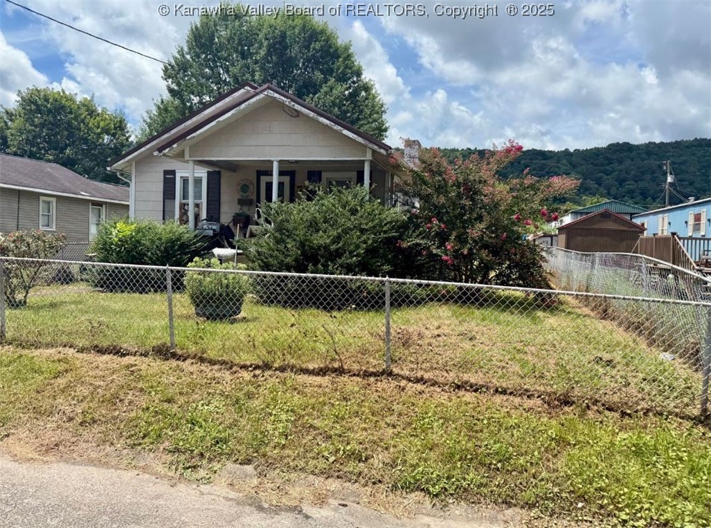 5607 Raven Dr & 5609 Raven Drive