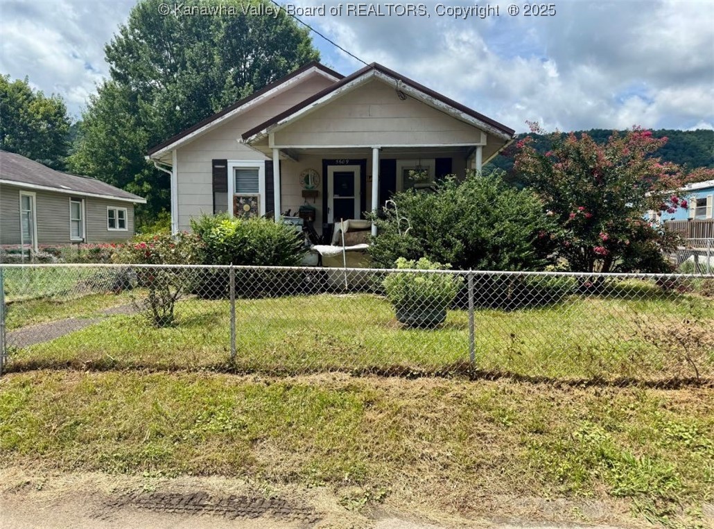 5607 Raven Dr & 5609 Raven Drive