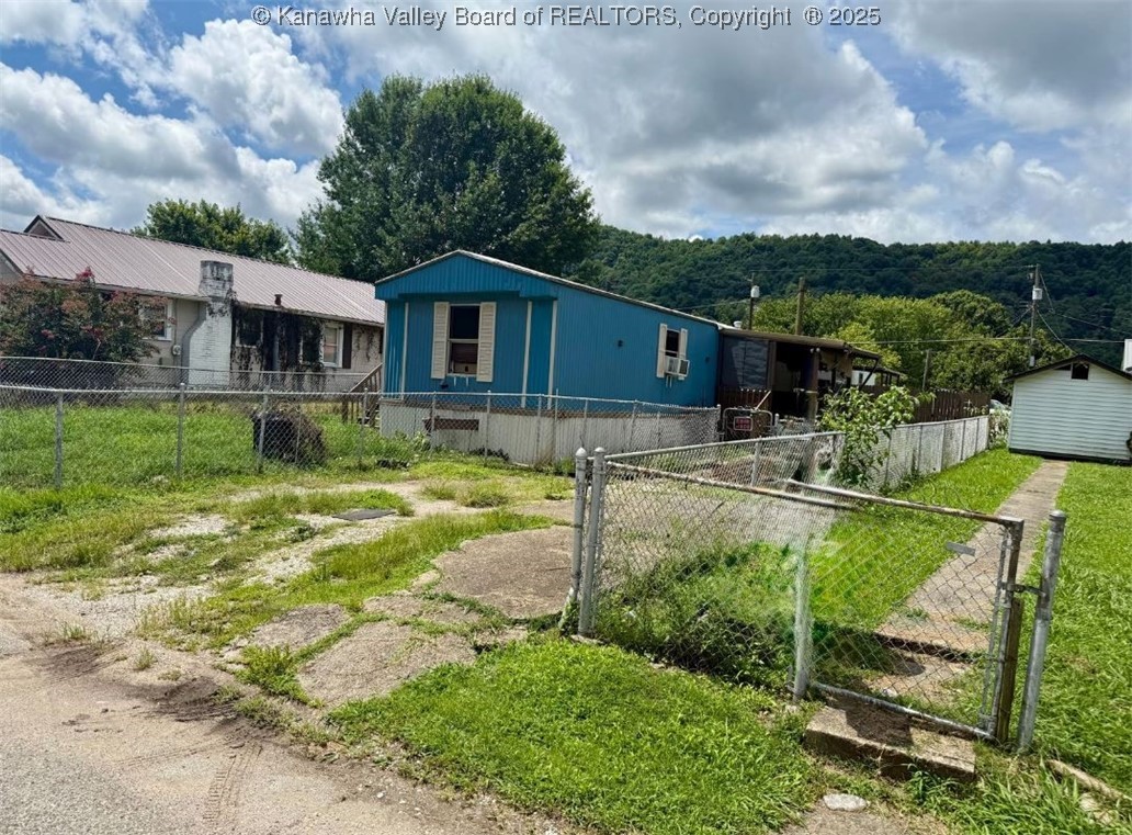 5607 Raven Dr & 5609 Raven Drive