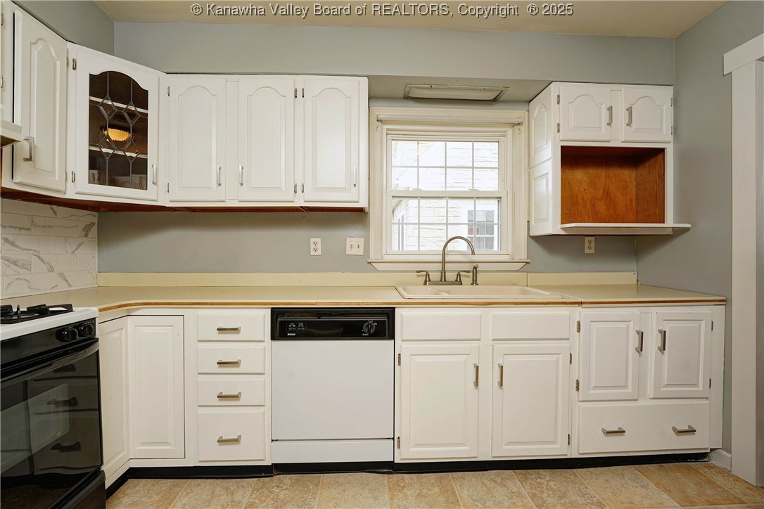 6551 Roosevelt Avenue