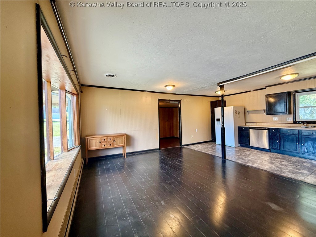 5207 Swiss Drive