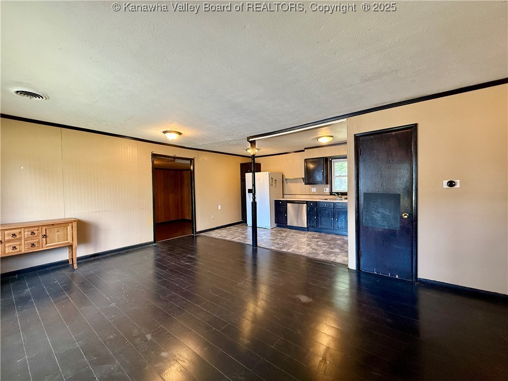 5207 Swiss Drive