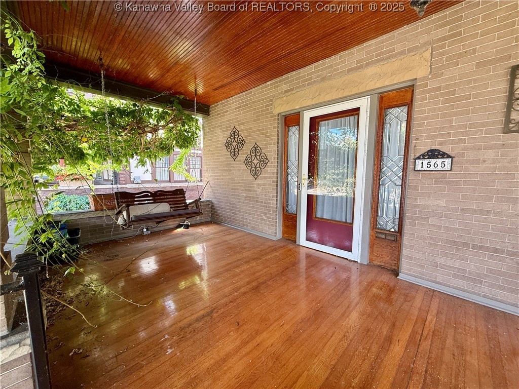 1565 Quarrier Street