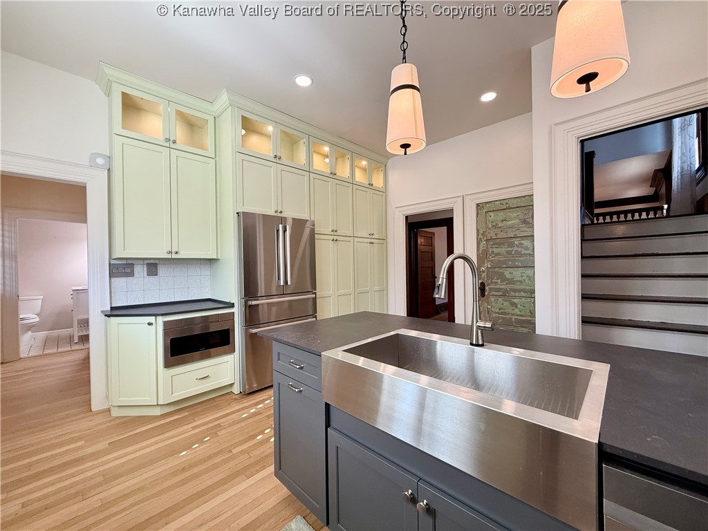 1565 Quarrier Street