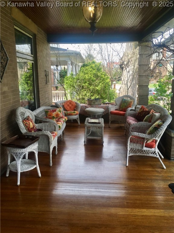 1565 Quarrier Street