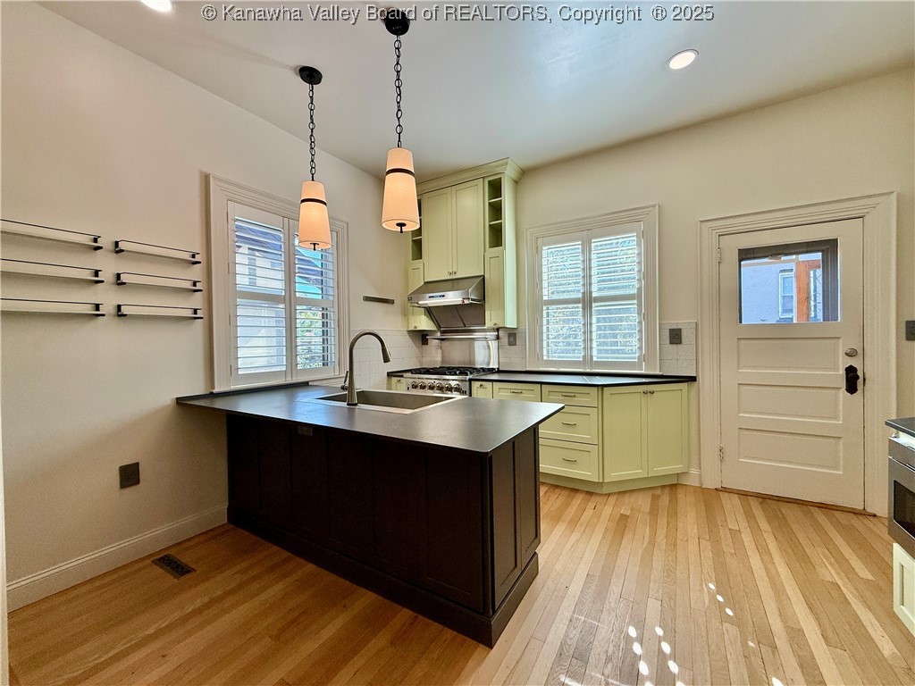 1565 Quarrier Street