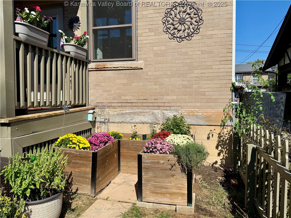 1565 Quarrier Street