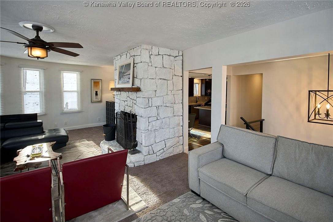 123 Woodbridge Drive