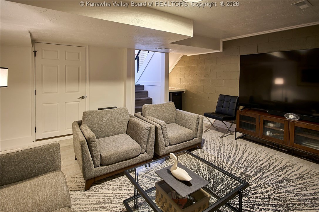 123 Woodbridge Drive