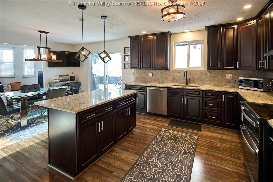 123 Woodbridge Drive