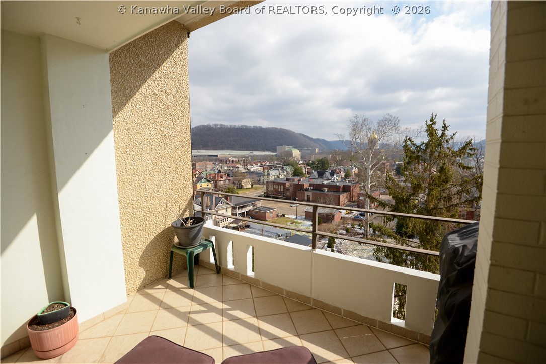 1578 Kanawha Boulevard E 8B