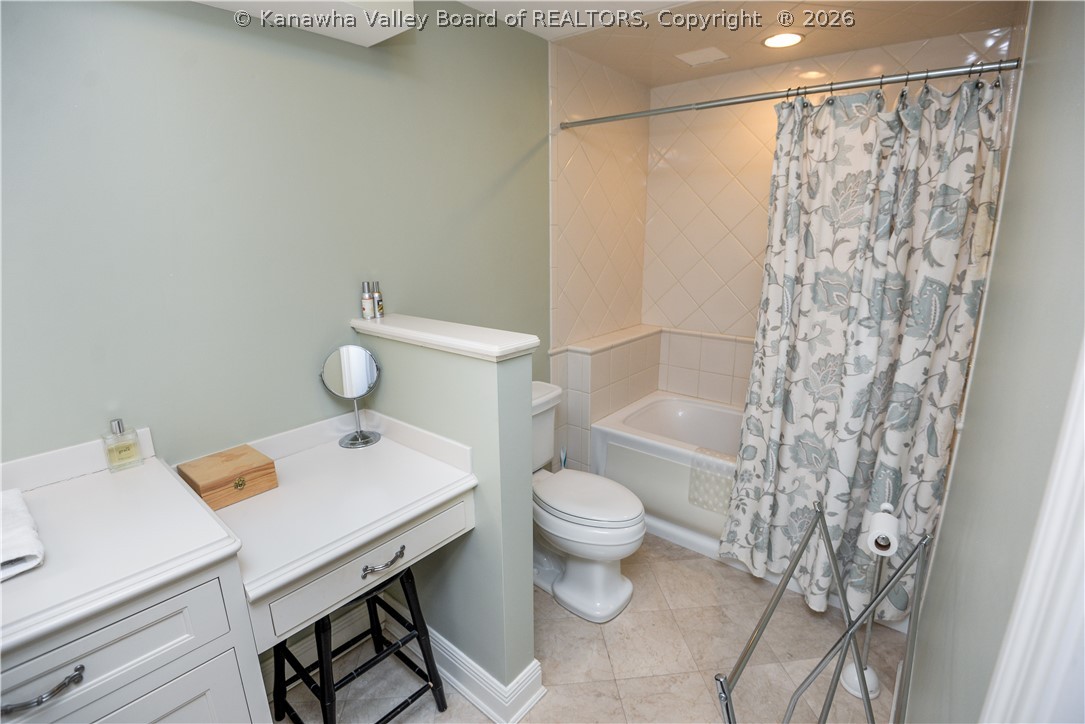 1578 Kanawha Boulevard E 8B