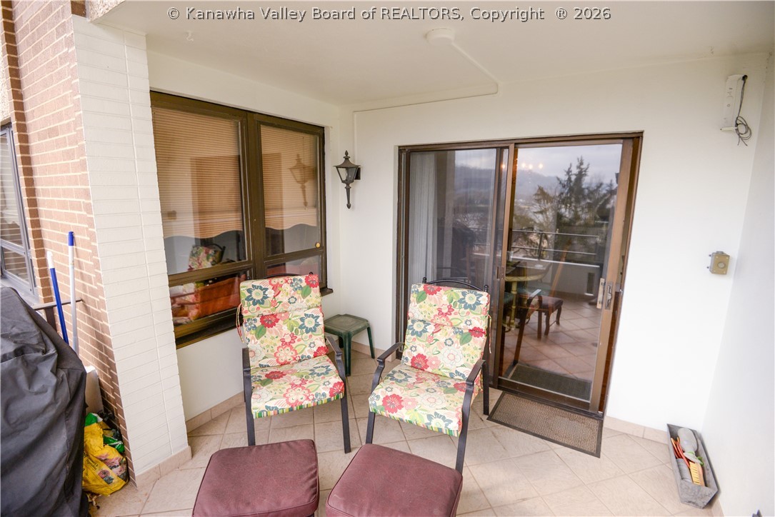 1578 Kanawha Boulevard E 8B