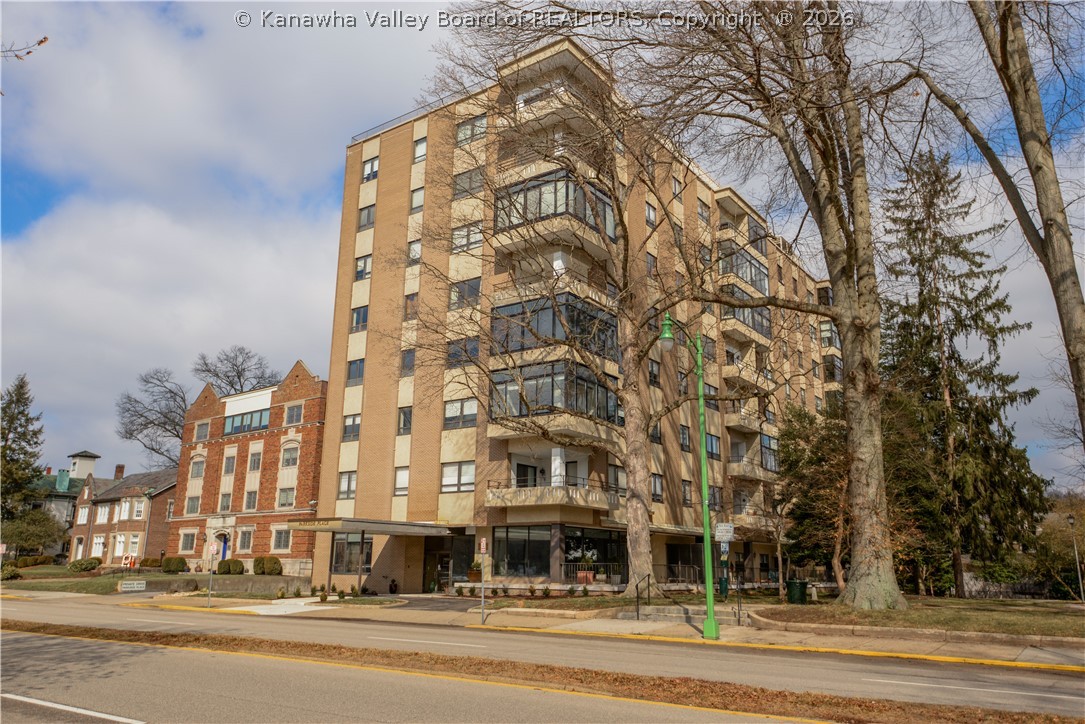 1578 Kanawha Boulevard E 8B