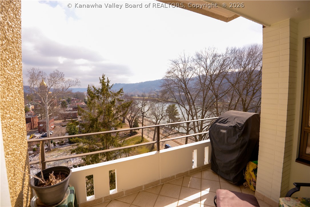 1578 Kanawha Boulevard E 8B