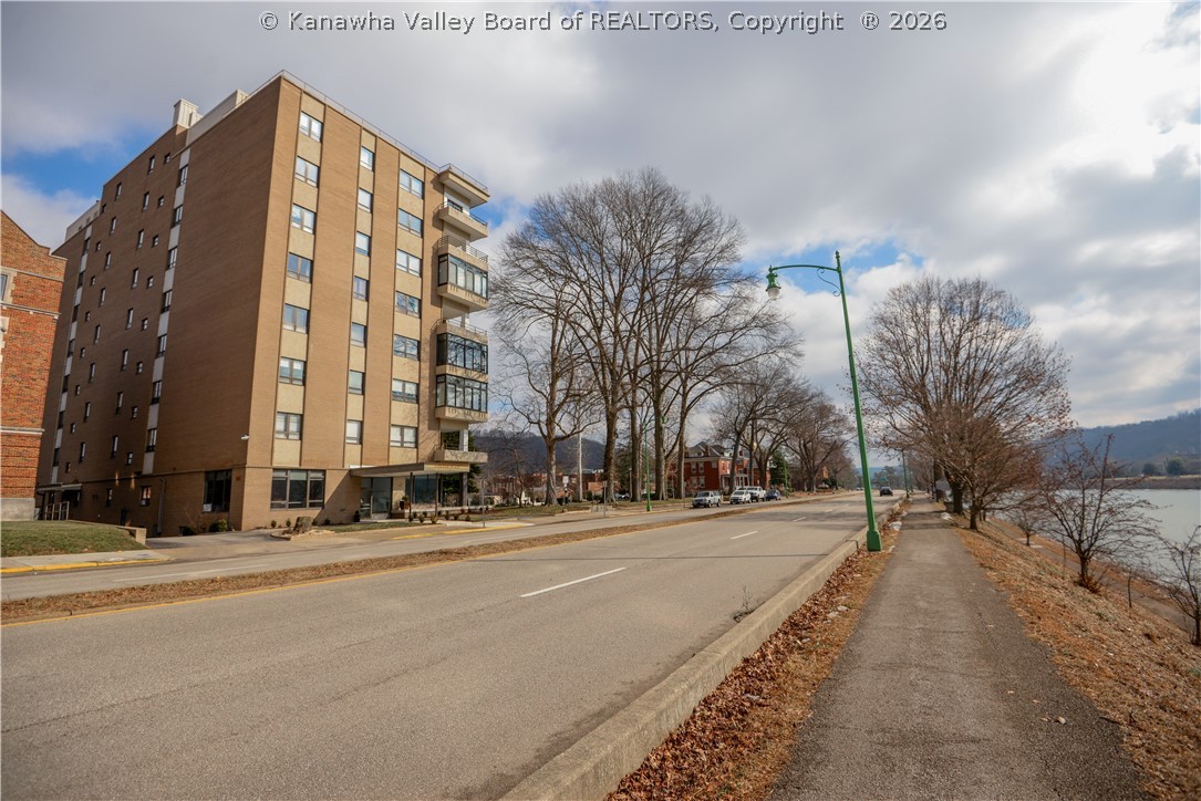 1578 Kanawha Boulevard E 8B